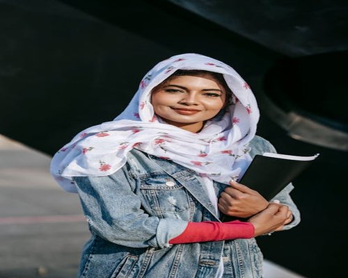 indonesian woman testimonial portrait